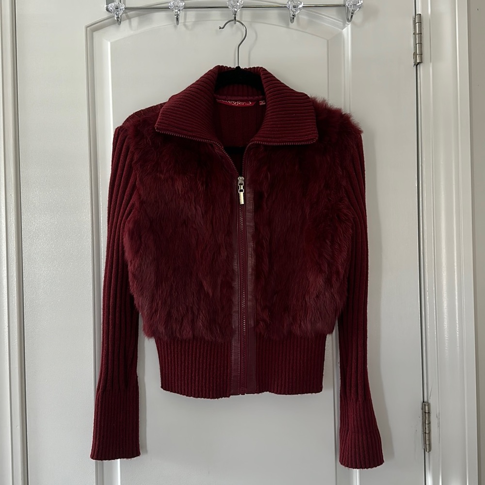 Womens faux fur collared full zip sweater/outerwear in Burgundy, size L